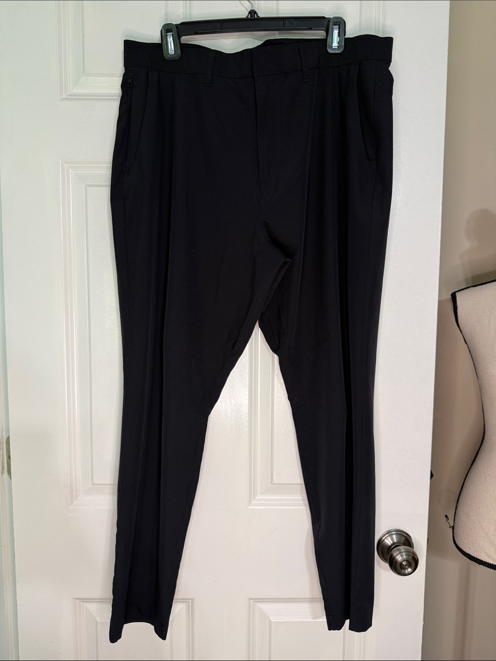 Fabletics Men's Black Tailored Dress Golf Performance Pants
